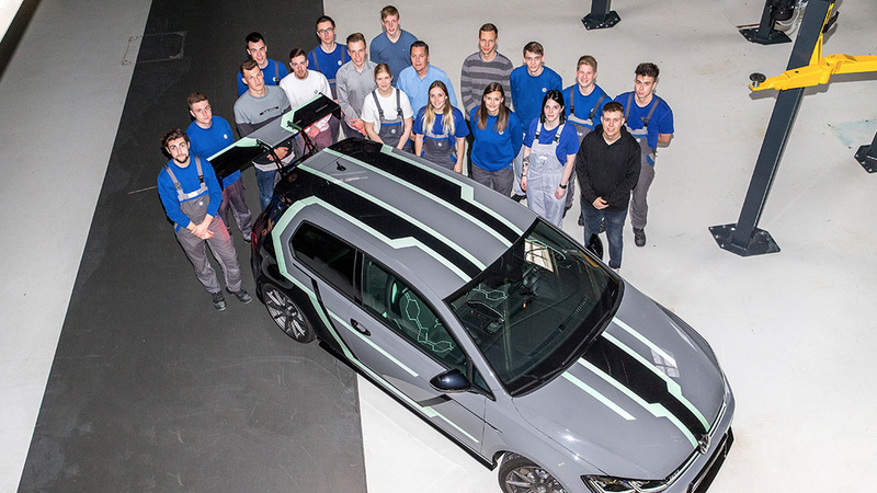 Illustration for article titled Volkswagen Delivers What We've All Been Wanting in a Concept Car: Holograms in the Trunk